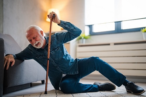 Kas neturėtų naudoti „Walker Rollator“ su sėdyne?